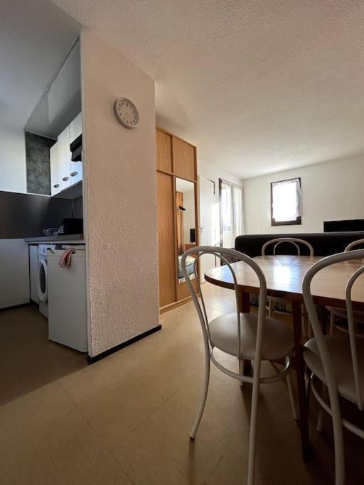 St-Pierre-La-Mer, Bel Appartement A Dans Residence Avec Piscine Et Tennis Entre 5 Et 10 Min De La Plage Fleury  Exterior photo